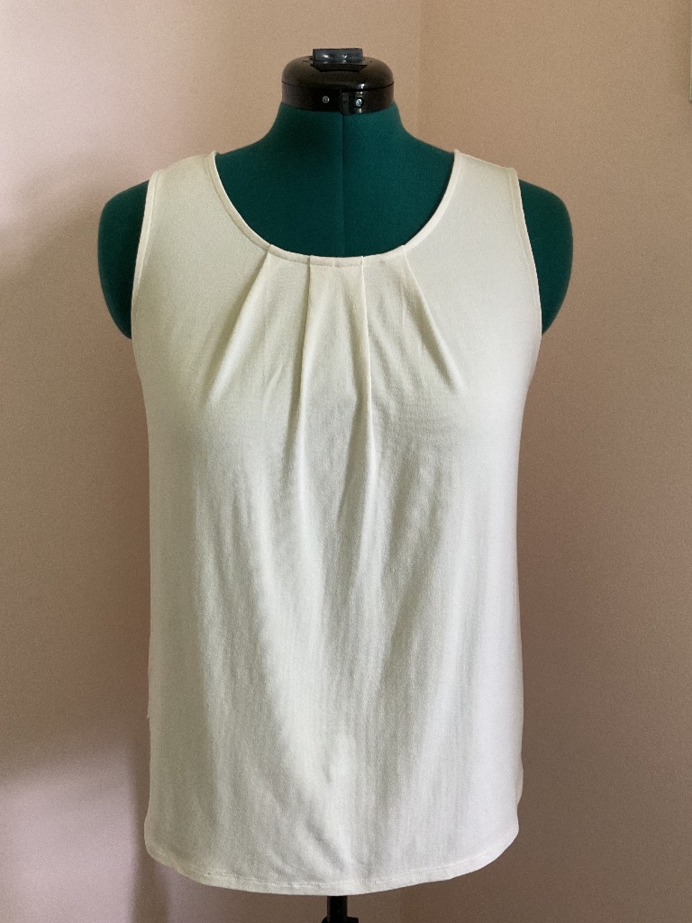 Ann Taylor Sleeveless Crepe Knit Top